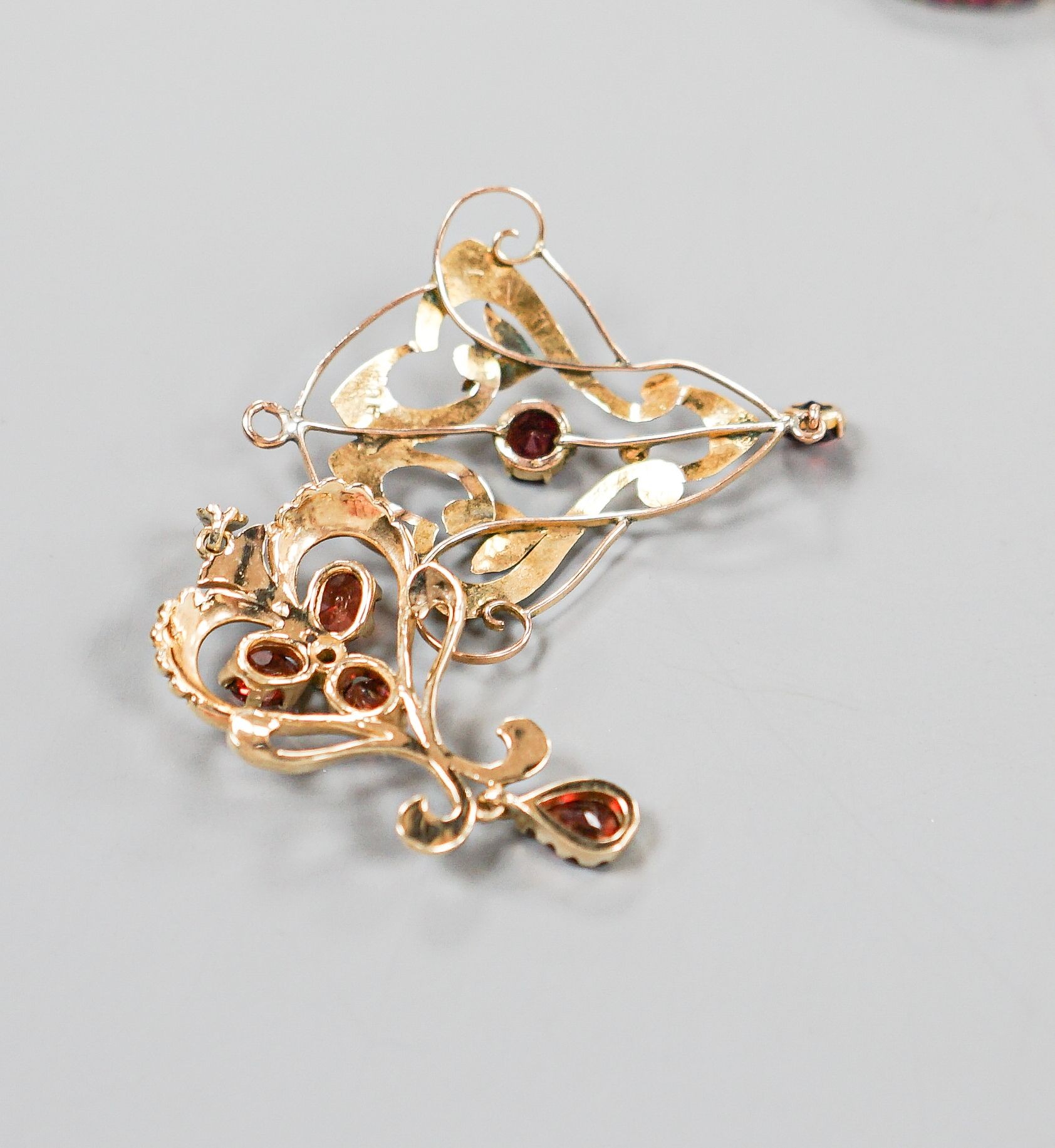 Two 18ct and diamond cluster rings, gross 5.3 grams, a 585 and diamond chip ring, gross 1.7 grams, a 9ct gold gem set ring and two 9ct pendants, gross 8.9 grams.